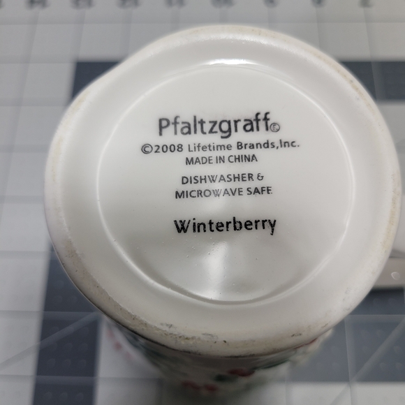 Pfaltzgraff Winterberry Embossed Coffee Tea Chocolate 12oz Mug Cover set - Lot 2 - Picture 10 of 13